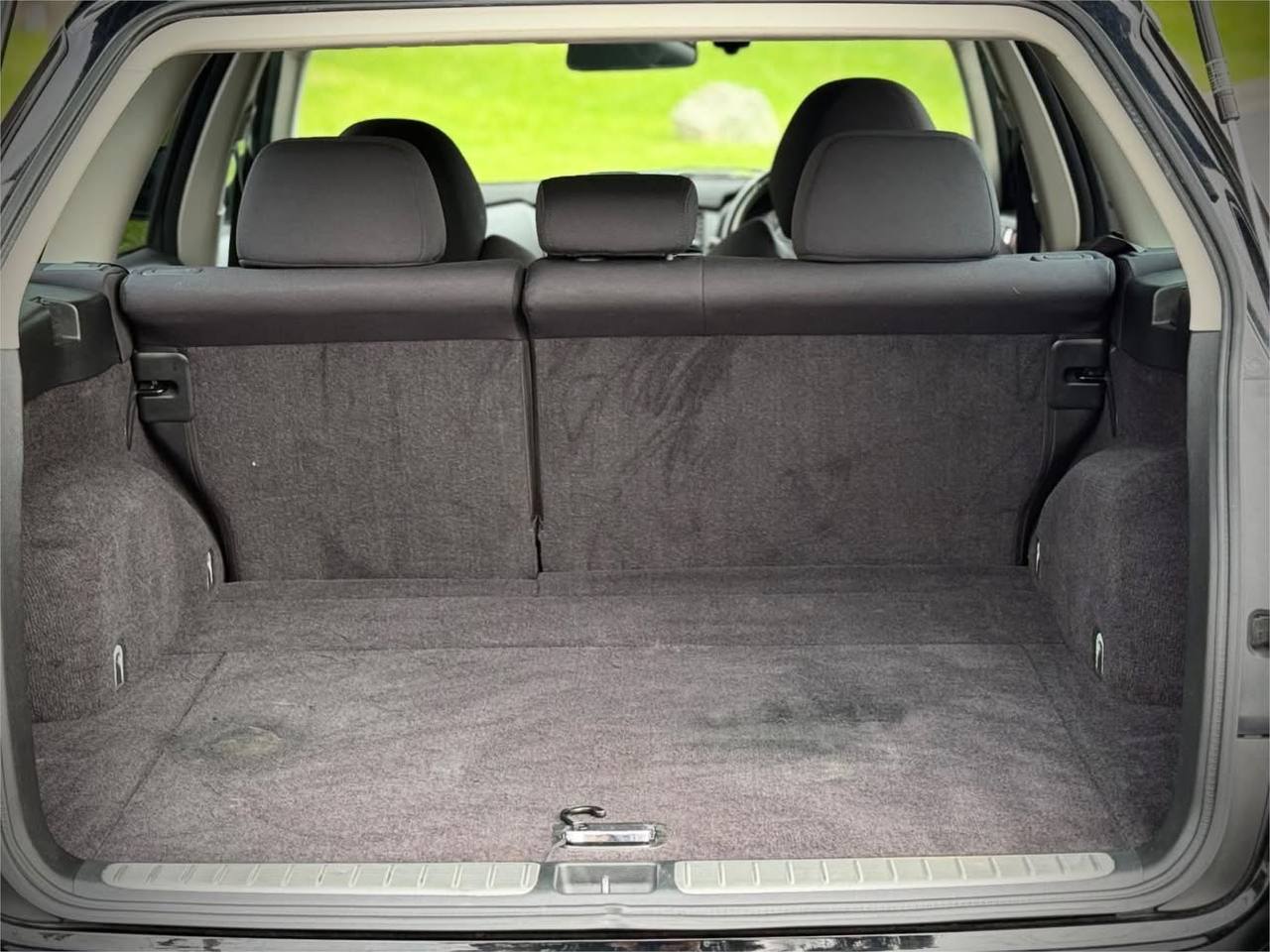 2009 Subaru Legacy Sedan - Image 2