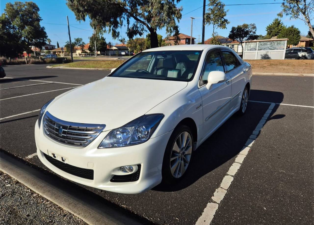 2009 Toyota Crown Hybrid - Image 3