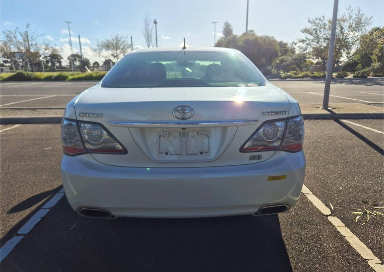 2009 Toyota Crown Hybrid - Image 5