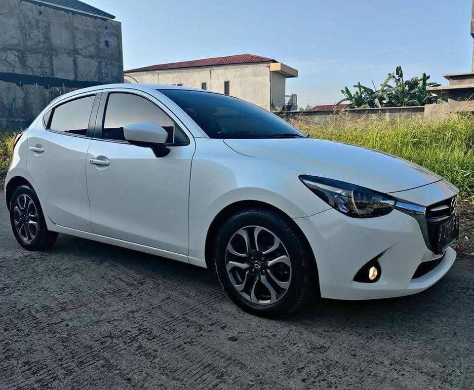 2015 Mazda 2 GT - Image 2
