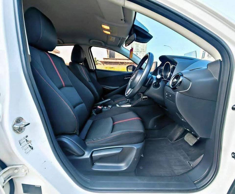 2015 Mazda 2 GT - Image 4