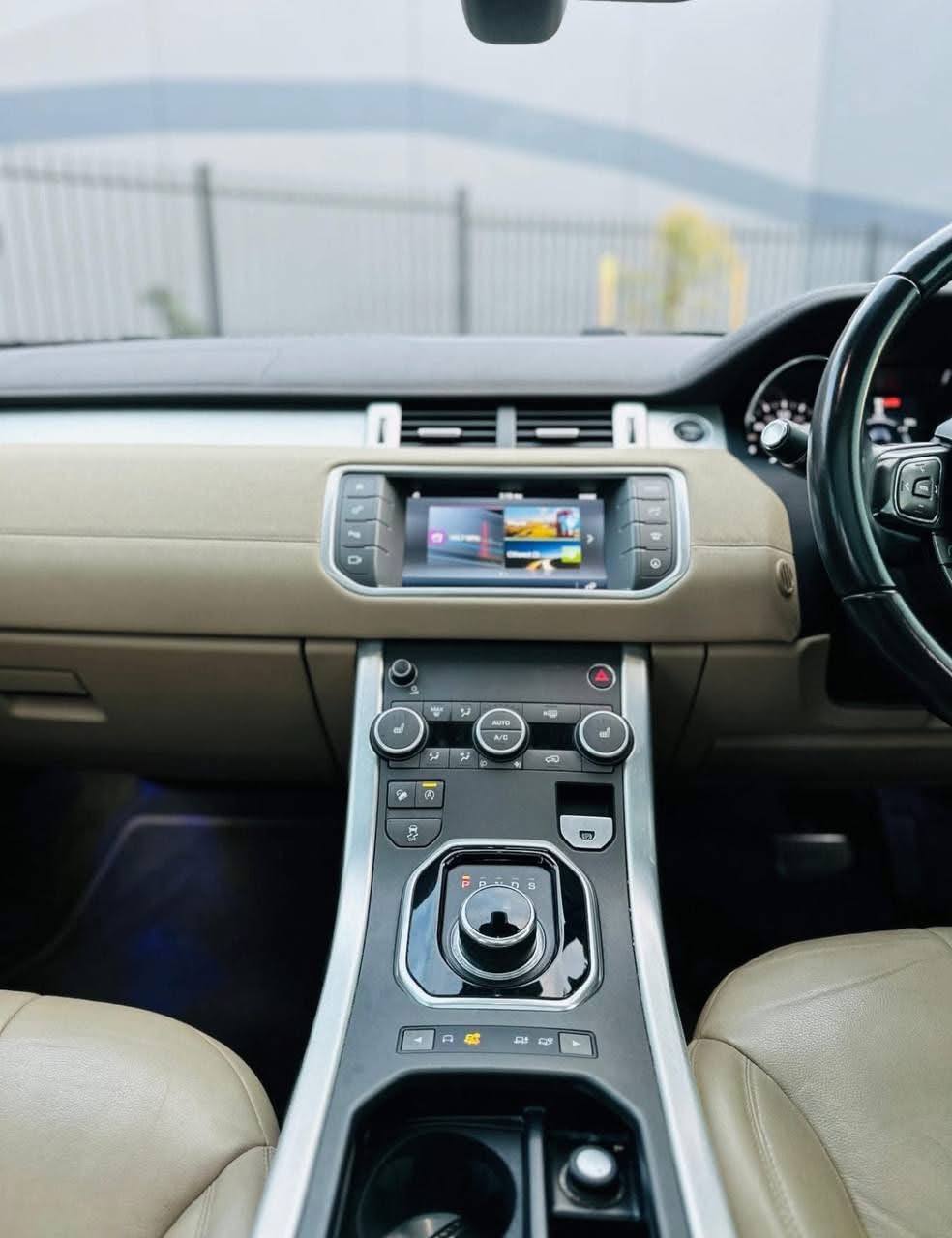 2016 Land Rover Range Rover Evoque TD4 150 SE L538 MY17 - Image 3