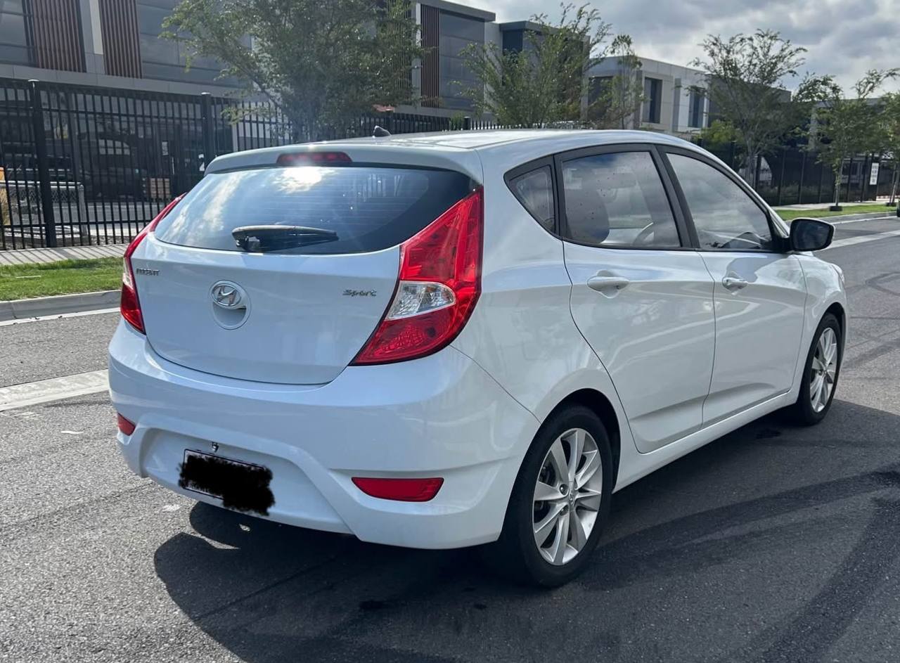 2017 Hyundai Accent - Image 4