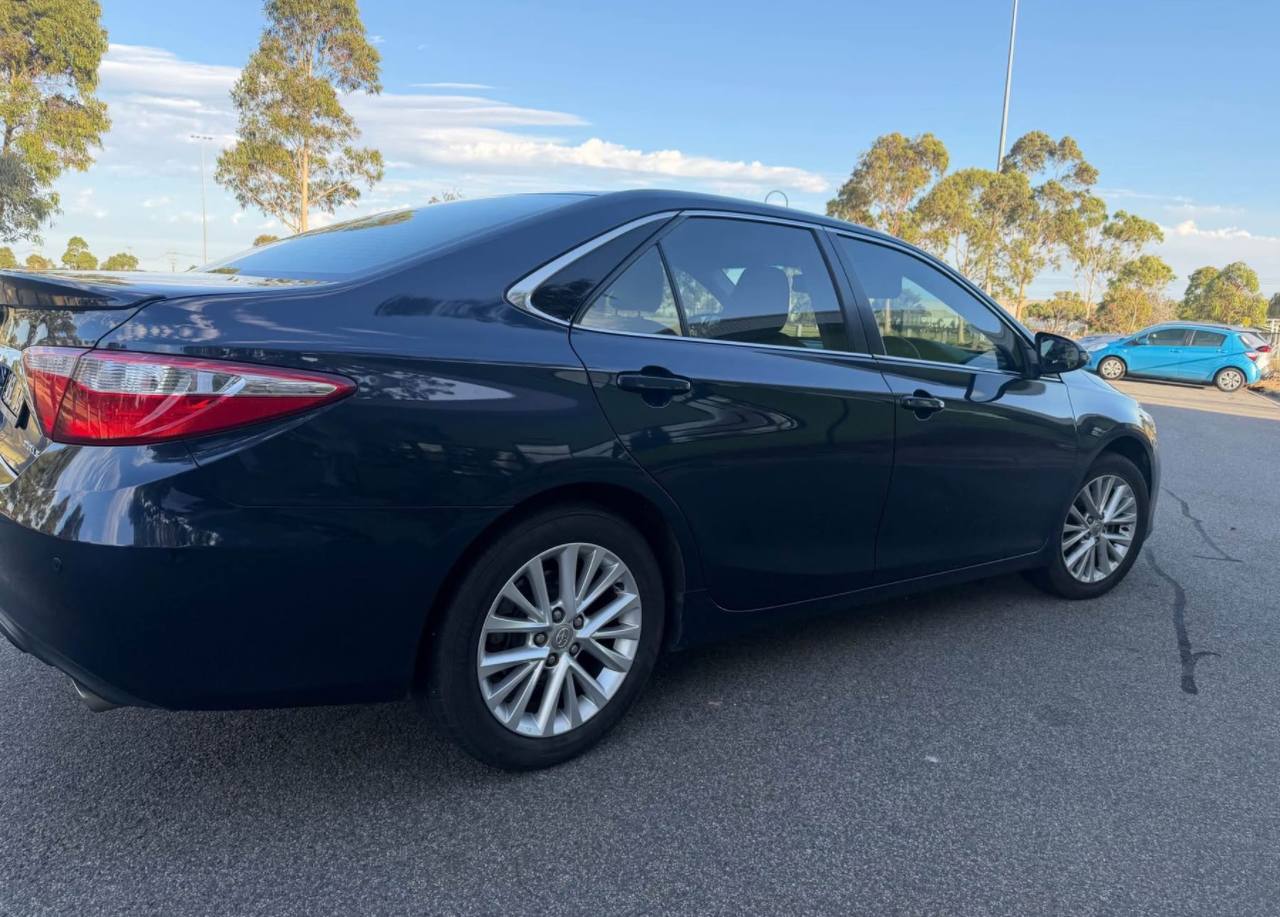2017 Luxury Toyota Camry Atara SL - Image 2
