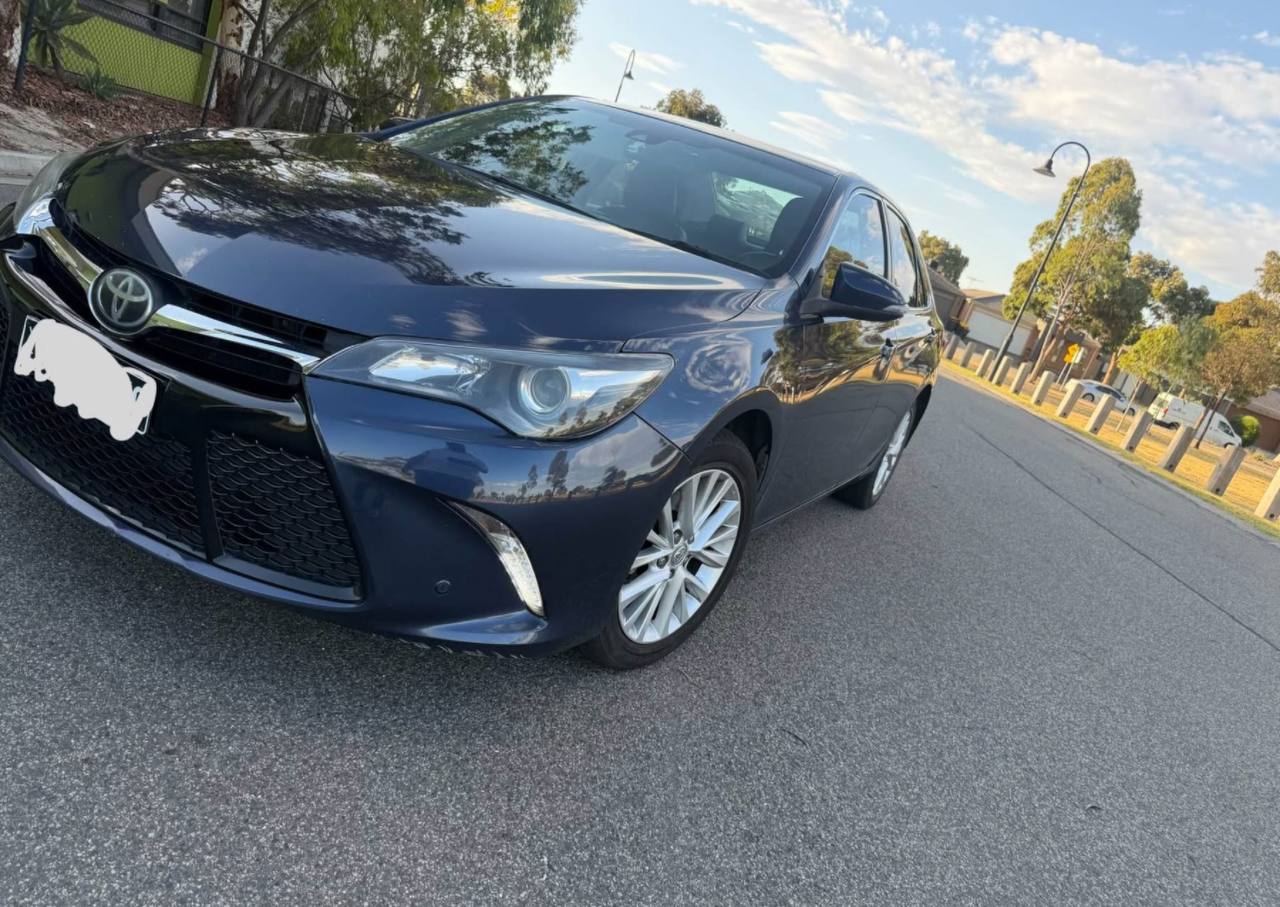 2017 Luxury Toyota Camry Atara SL - Image 3
