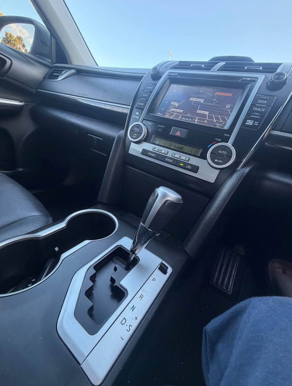 2017 Luxury Toyota Camry Atara SL - Image 8