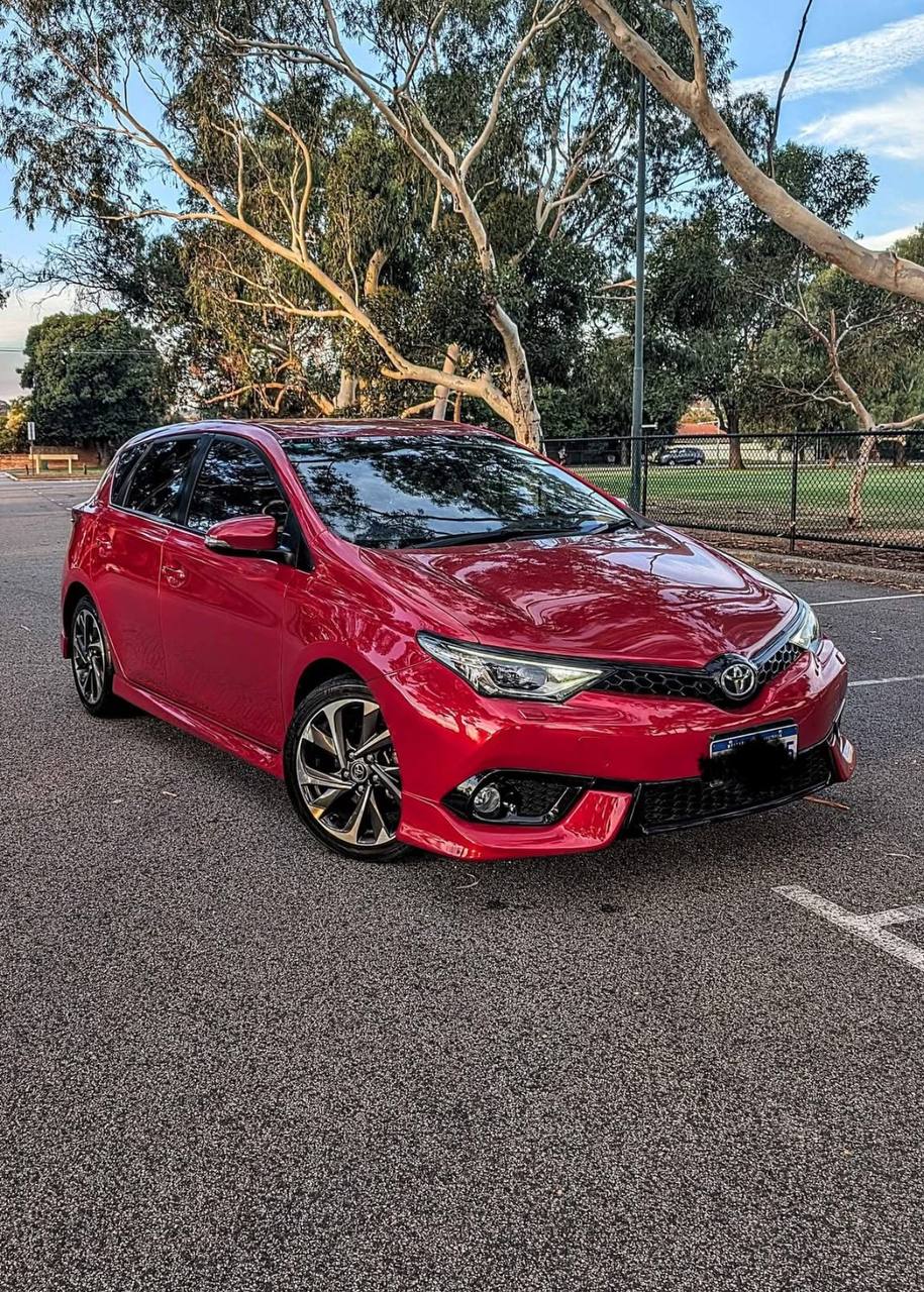 2017 Toyota Corolla - Image 2