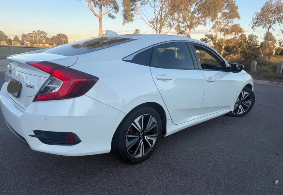 2018 Honda Civic vti-L - Image 2