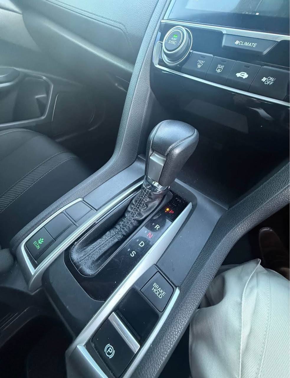 2018 Honda Civic vti-L - Image 3