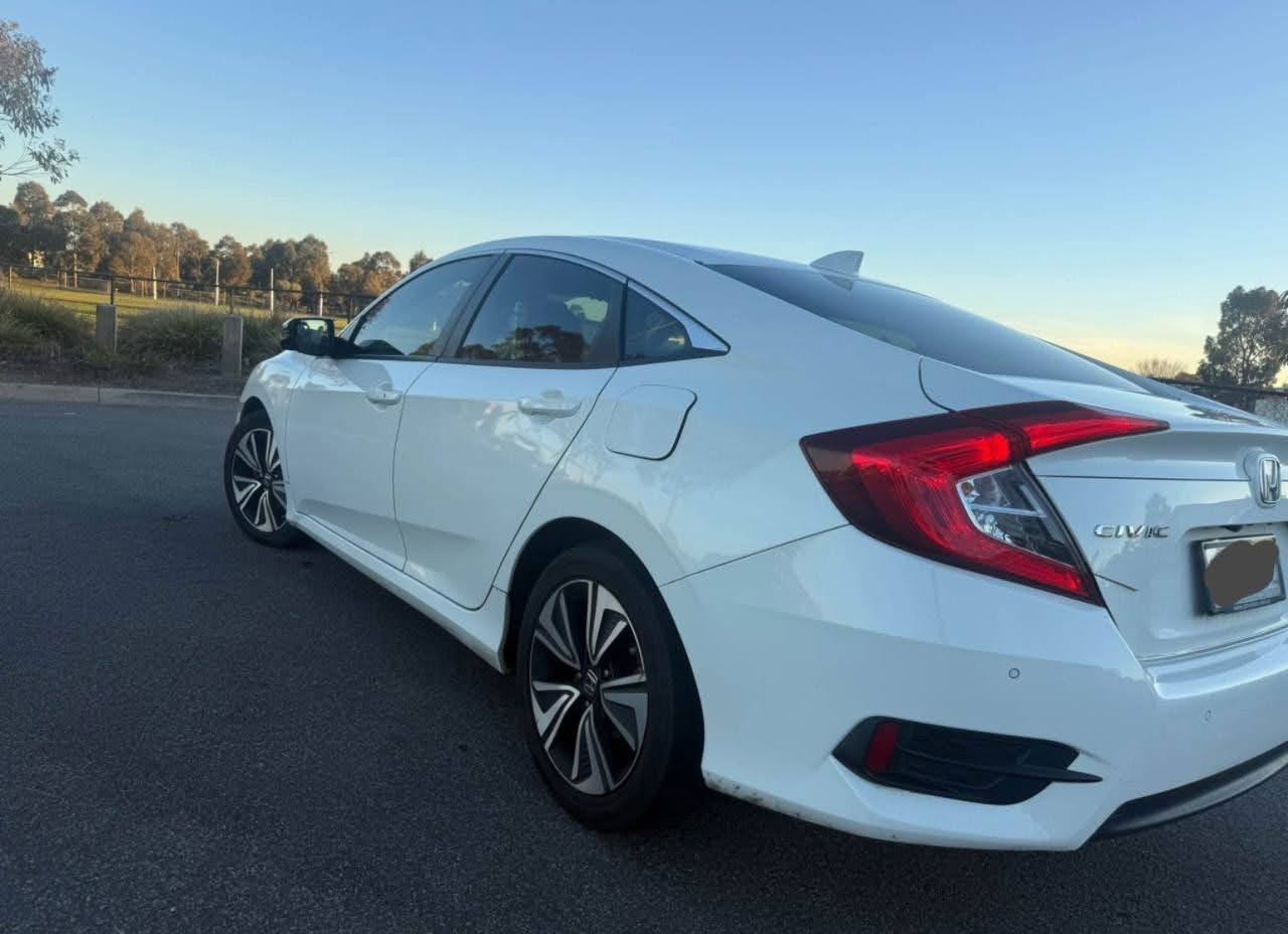 2018 Honda Civic vti-L - Image 4