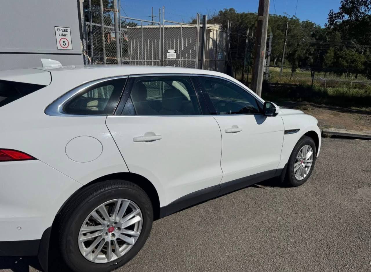 2018 Jaguar F-PACE 3.0L Twin Turbo - Image 8