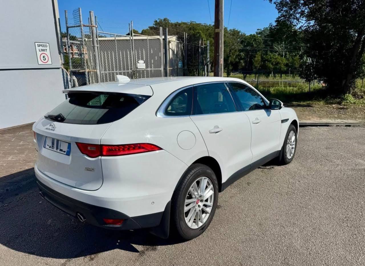 2018 Jaguar F-PACE 3.0L Twin Turbo - Image 10