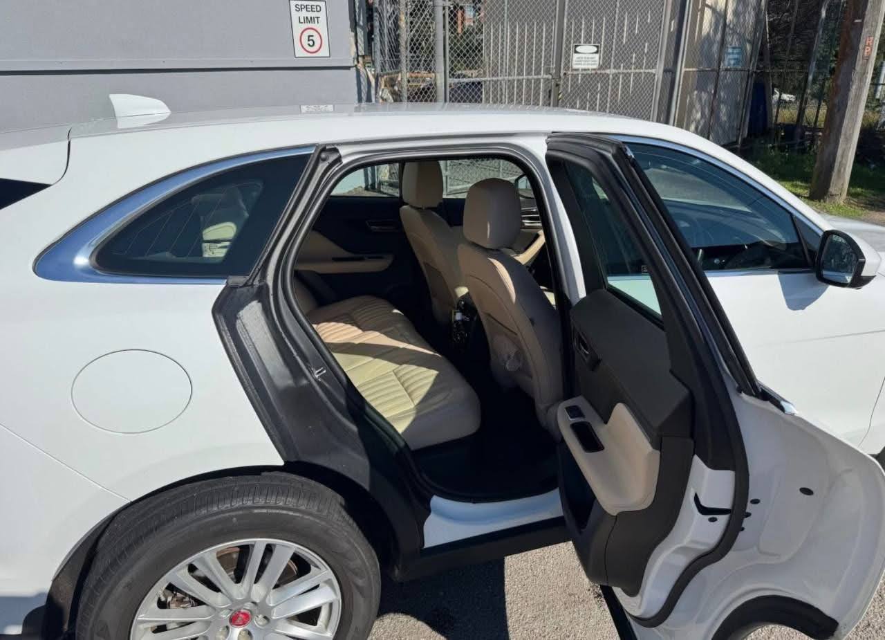 2018 Jaguar F-PACE 3.0L Twin Turbo - Image 2