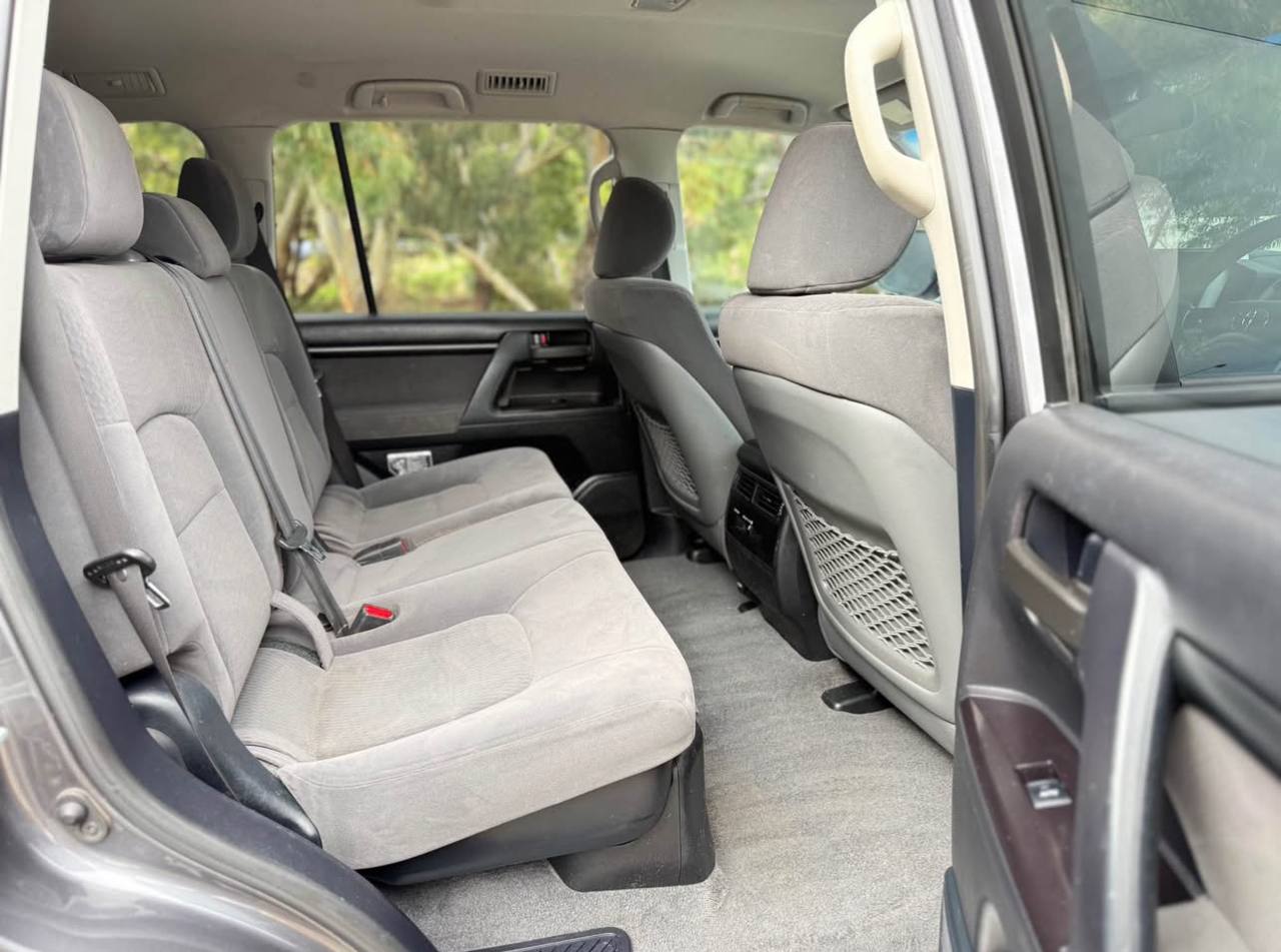 2018 Toyota Land Cruiser GXL - Image 8