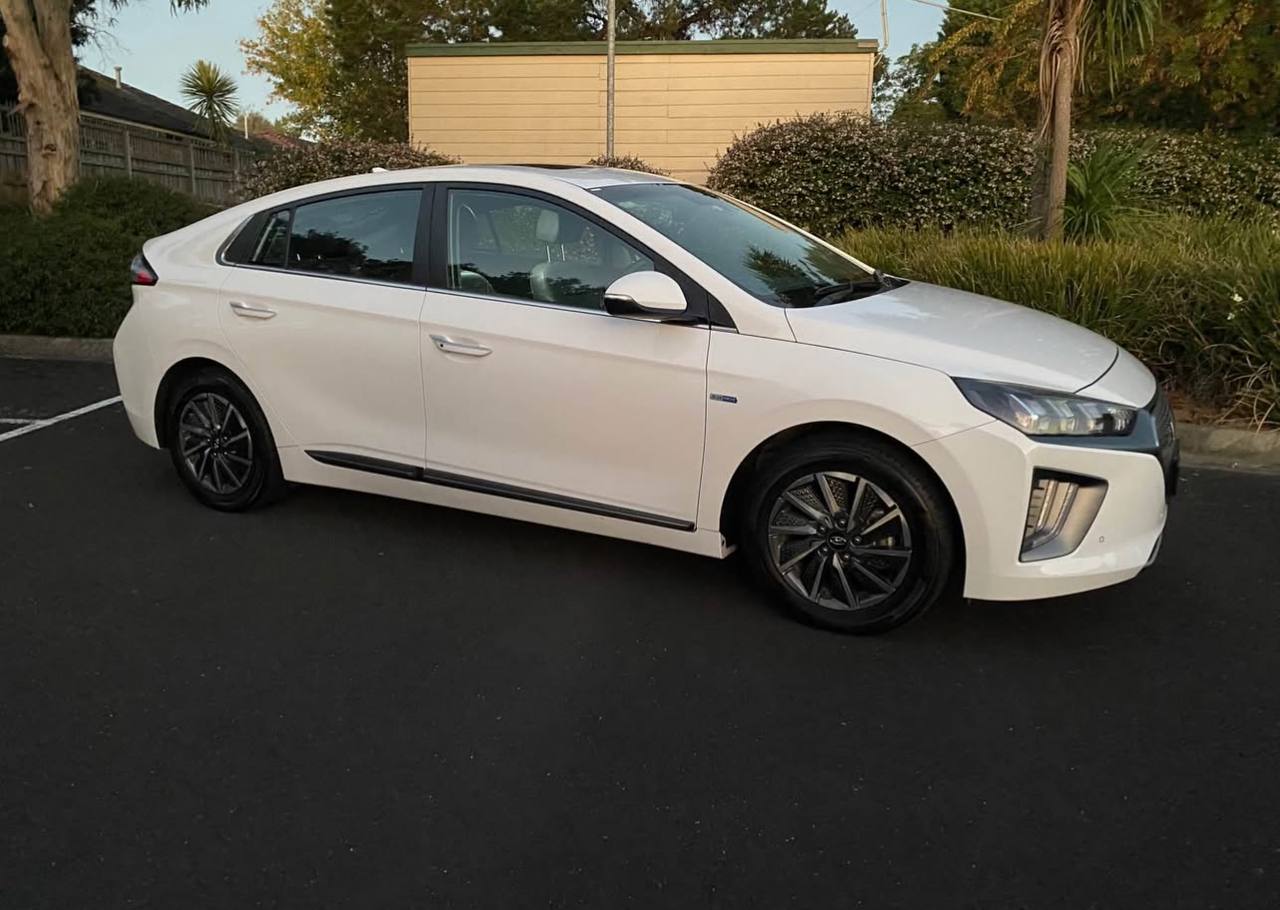 2020 Hyundai Ioniq - Image 2