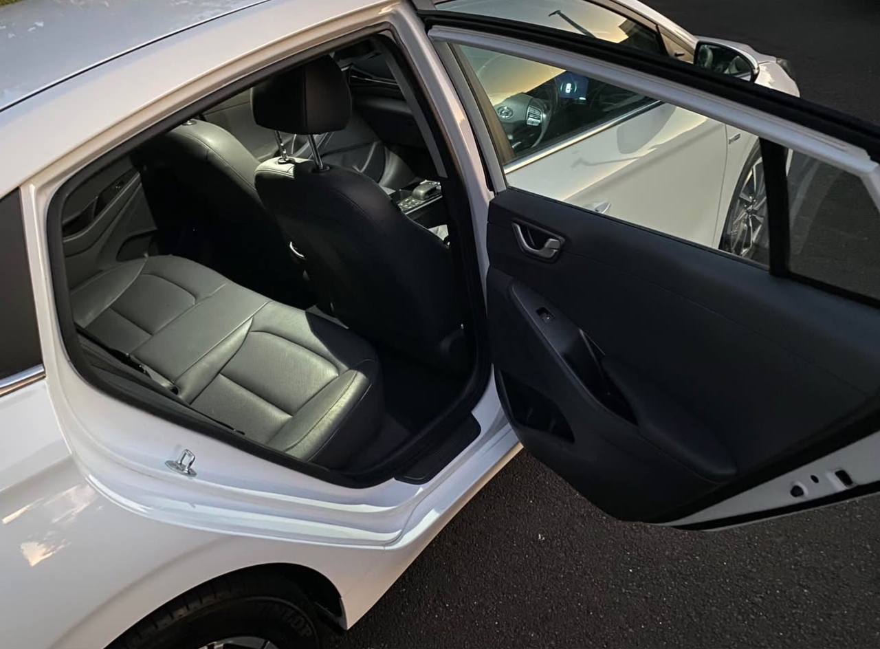 2020 Hyundai Ioniq - Image 8