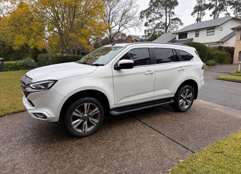 2023 ISUZU MU-X - Image 9
