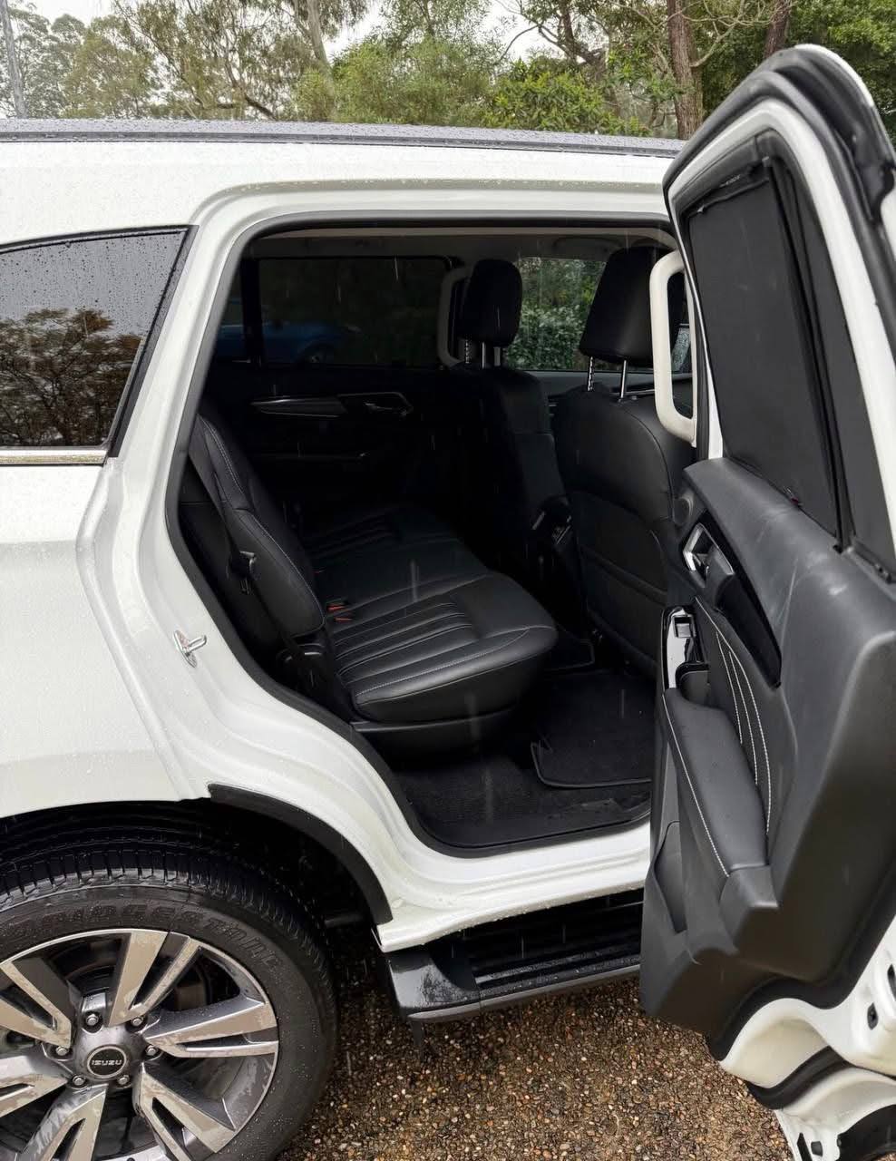 2023 ISUZU MU-X - Image 8