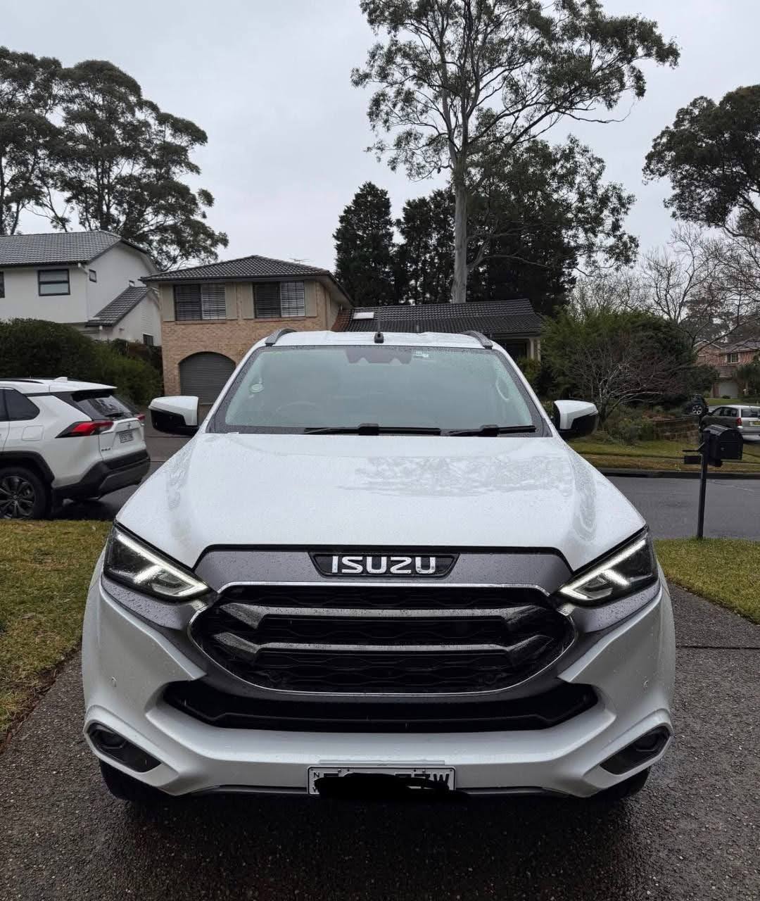 2023 ISUZU MU-X